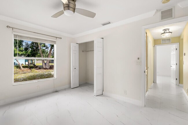 Building Photo - 2962 SW Coastal Terrace