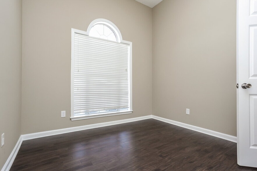 Building Photo - 10183 Tall Hickory