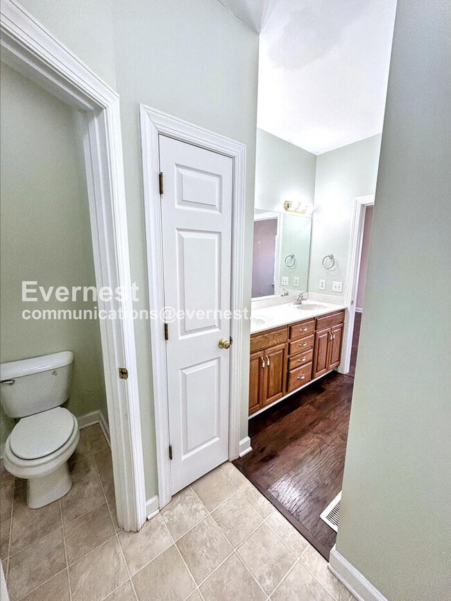 Building Photo - 503 Castleview Dr