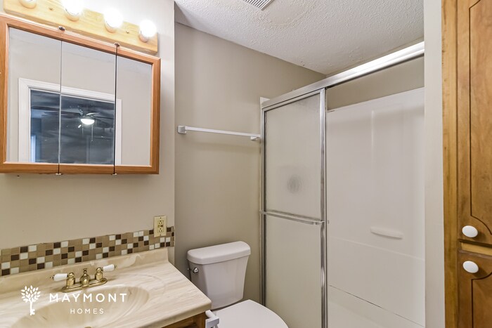 Building Photo - 5805 Hyde Park Dr