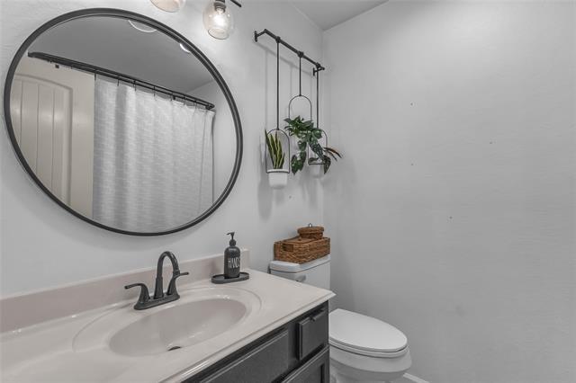 Building Photo - 2050 Lake Trail Dr