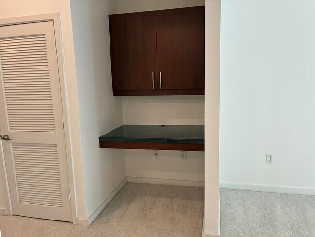 Building Photo - 300 S Australian Ave