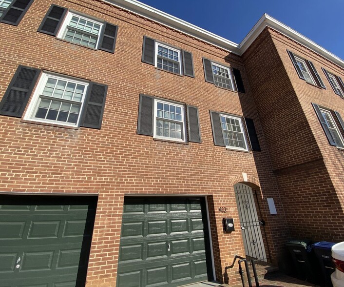 Building Photo - 412 4th St SE