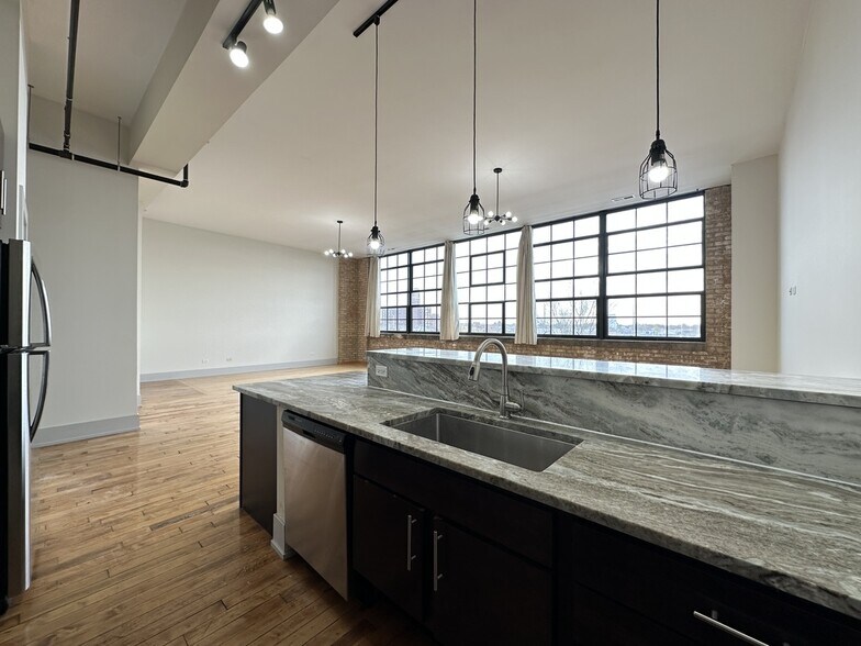 Building Photo - 1432 W 21st St