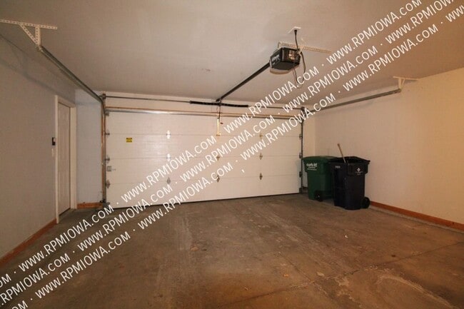 Building Photo - 3052 SW Arlan Ln