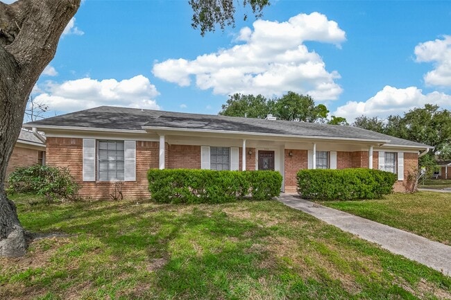 Building Photo - 9502 Skyline Dr