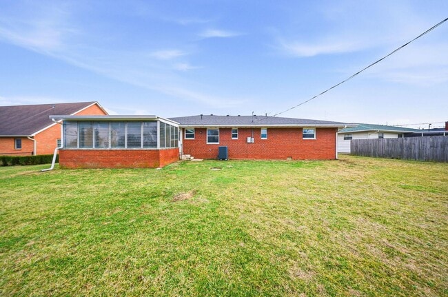 Building Photo - 103 Valleyview Dr