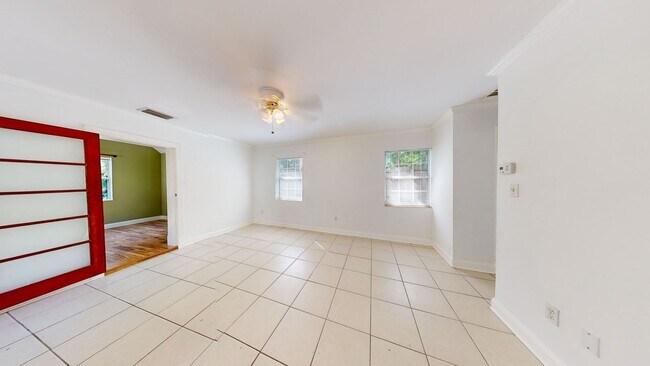 Building Photo - One bedroom, one bath beautiful home near Crescent Lake- move in now- 1/2 off first month rent an...