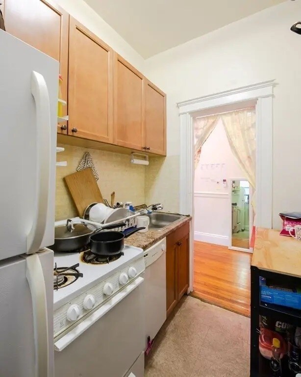 Building Photo - 39 Glenville Ave