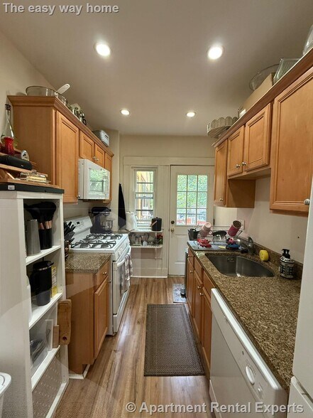 Building Photo - 3 A Lakeview St