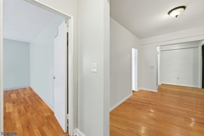 Building Photo - 2520 John F. Kennedy Blvd