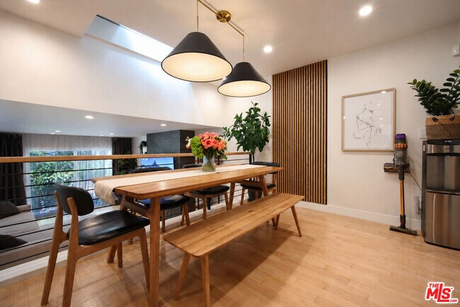 Building Photo - 4733 La Villa Marina