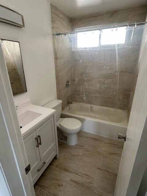 Upgraded shower and bathroom features - 2630 S Hobart Blvd