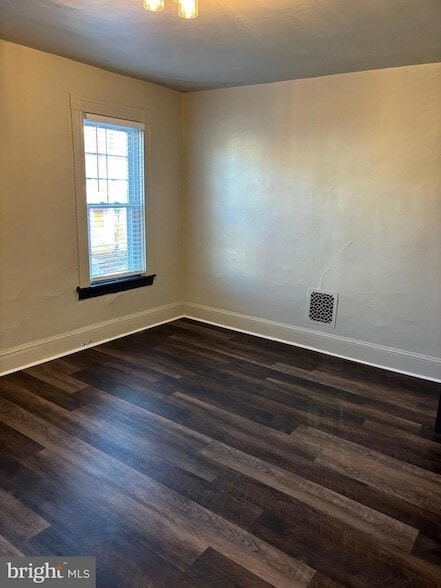 Building Photo - 747 S Lime St