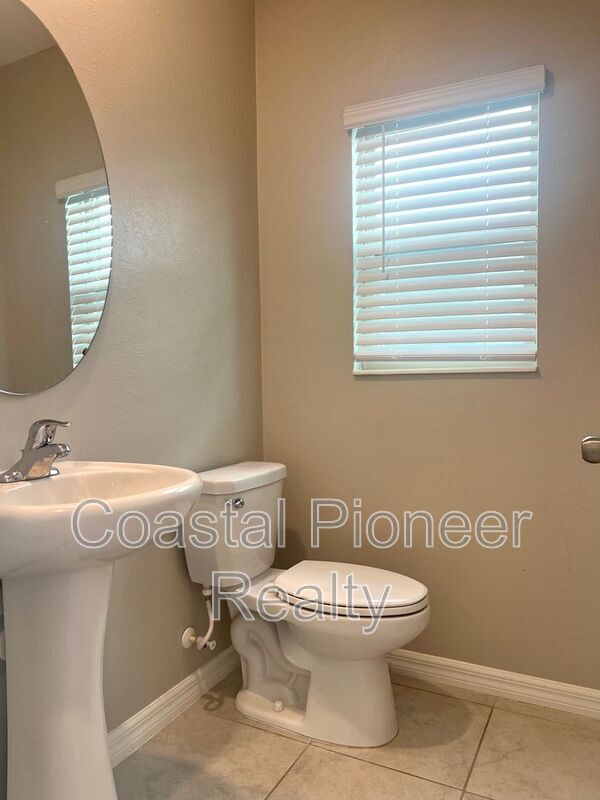 Building Photo - 7018 Samuel Ivy Dr