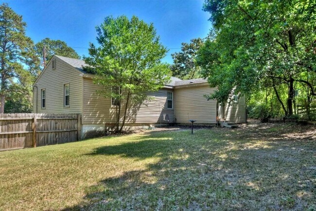 Building Photo - Charming North Augusta Living on a Spacious 1-Acre Lot!