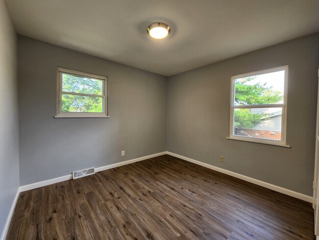 Bedroom 2 - 852 E Olmstead Ave