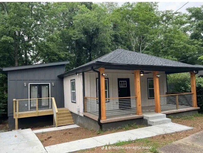 Building Photo - 1104 Welch St SW