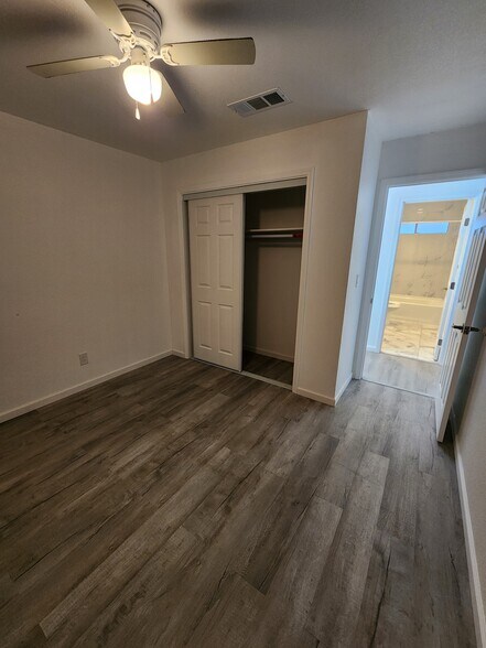 Building Photo - 830 N Ferger Ave