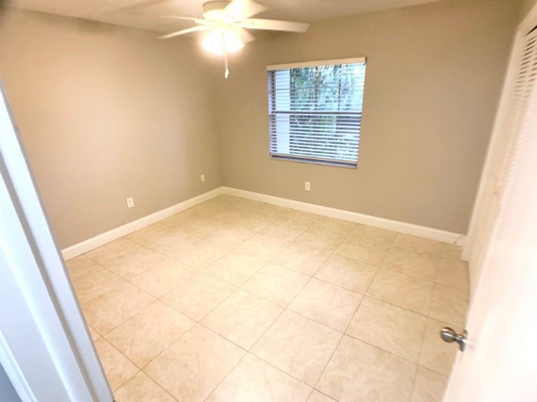 Building Photo - 3215 W Swann Ave