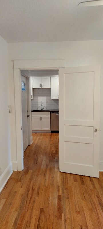 Building Photo - 260 St George St