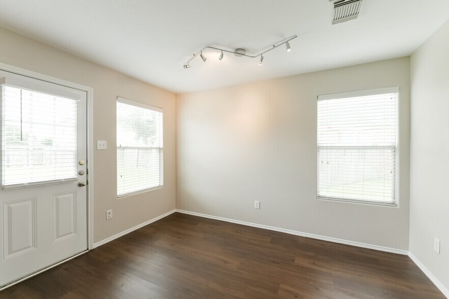 Building Photo - 7510 American Holly Ct