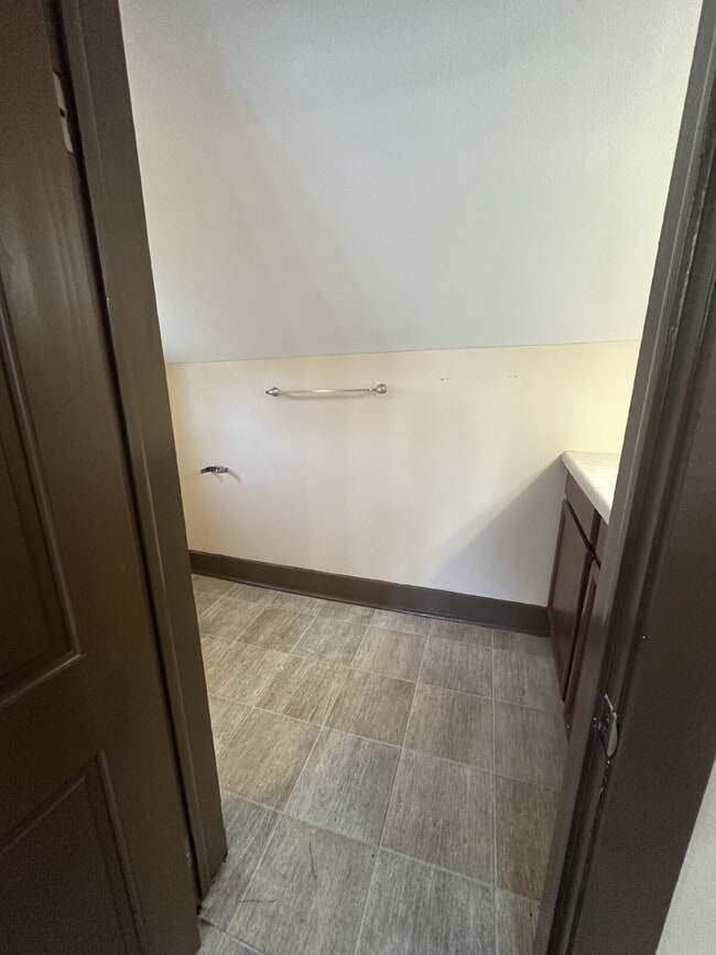 Building Photo - 316 Linn St