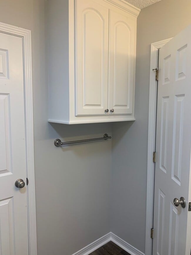 Building Photo - 44 Hickory Knoll