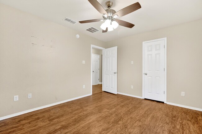 Building Photo - 2415 93rd St