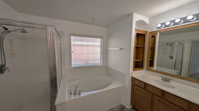 Building Photo - 16522 Pinon Vista Dr