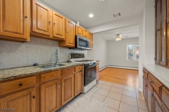 Building Photo - 47 River Rd