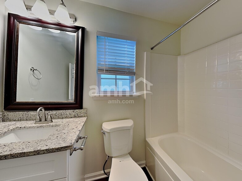 Building Photo - 4205 Lindsey Ln