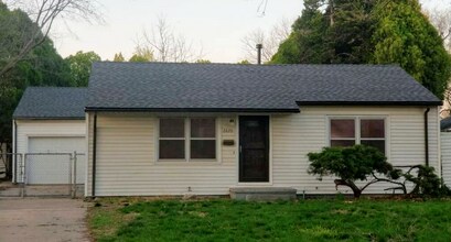 Building Photo - Don’t Miss Out On This AMAZING Home!!