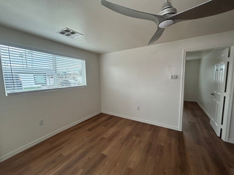 Building Photo - 6739 N 63rd Ave