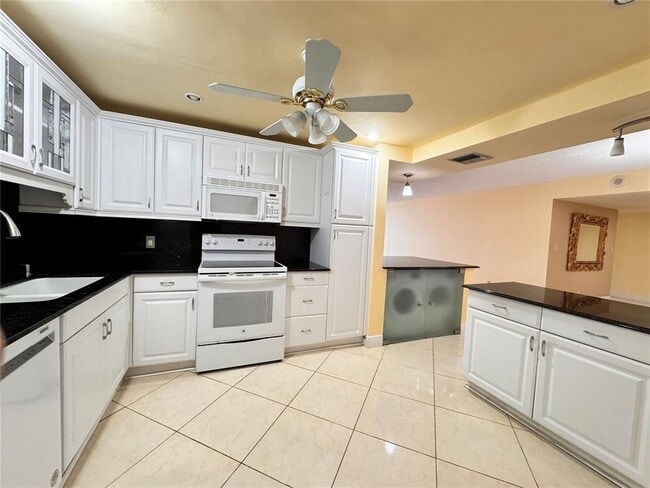 Building Photo - 1370 S Ocean Blvd
