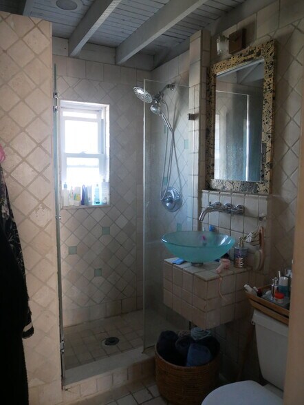 Building Photo - 190 Knickerbocker Rd