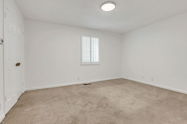 Building Photo - Brentwood Trace Condo