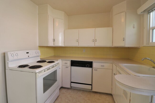 Building Photo - 2 Bedroom 1 Bathroom House in Wedgwood!