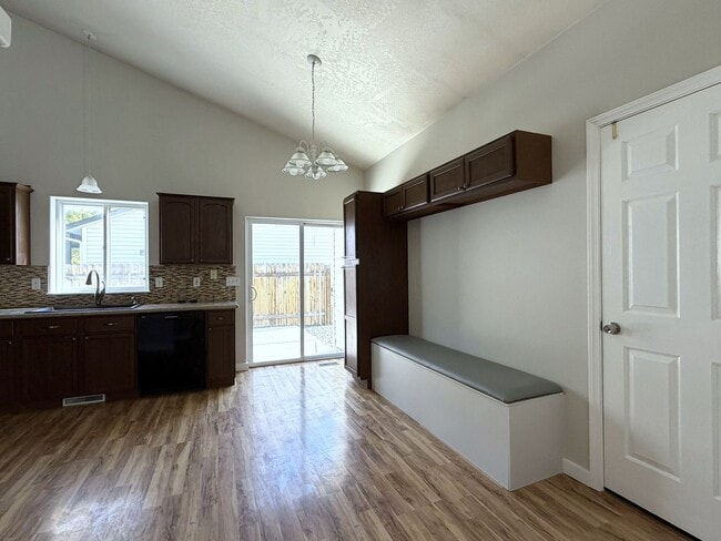 Building Photo - Great 4 bed 2 bath home with RV parking in...