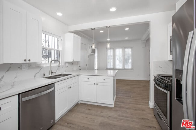 Building Photo - 5402 Monroe St