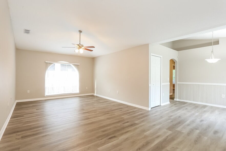 Building Photo - 2623 Bluewave Dr