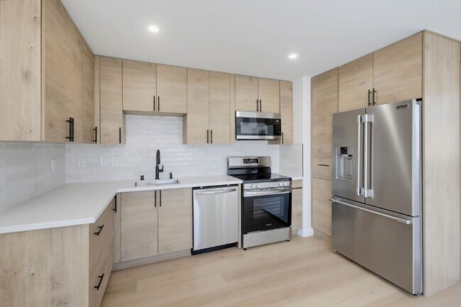 Building Photo - New Construction with Private Patio Walking Distance to Mission Bay
