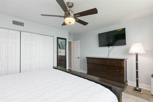 Building Photo - 5729 Del Sol Blvd