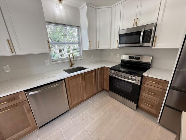 Building Photo - 3135 Alta Vista St