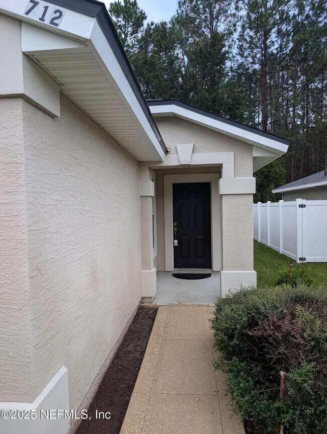 Building Photo - 712 N Edenbridge Way