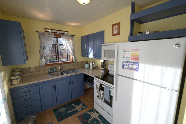 Building Photo - Home and cabin with water view on 3 acres, in Sequim