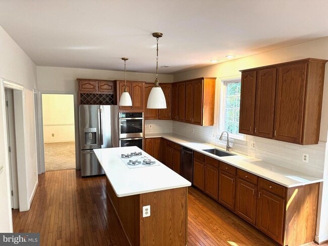Building Photo - 11000 Farmview Way