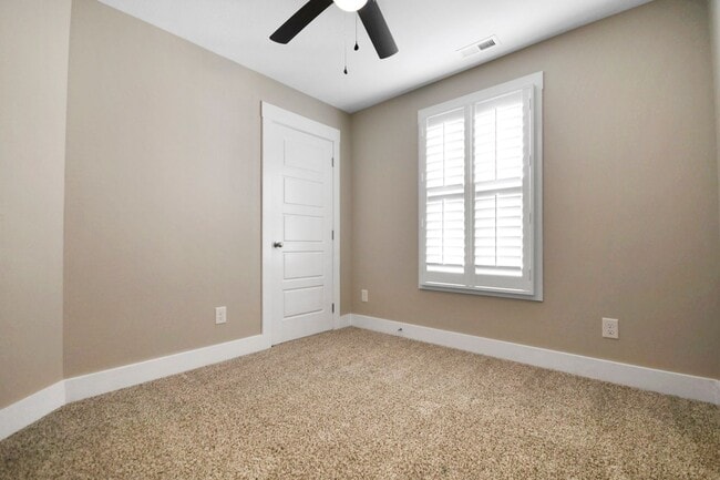 Building Photo - Pet Friendly Four Bedroom!