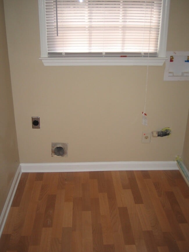 Building Photo - This Home is an Entertainer's Delight on Corner Lot!