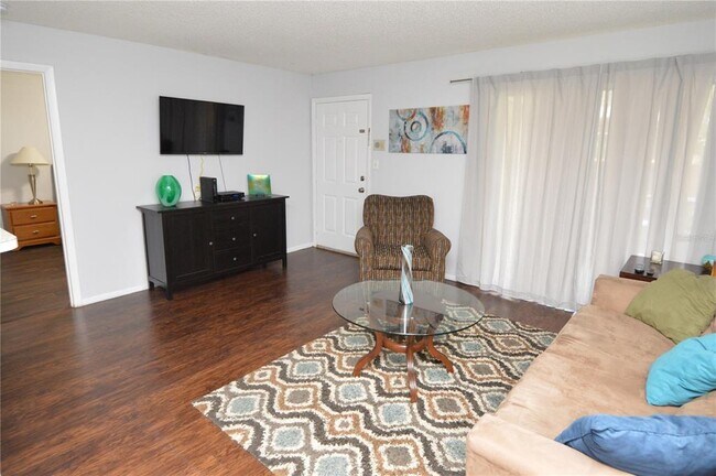 Building Photo - 8718 Mallard Reserve Dr